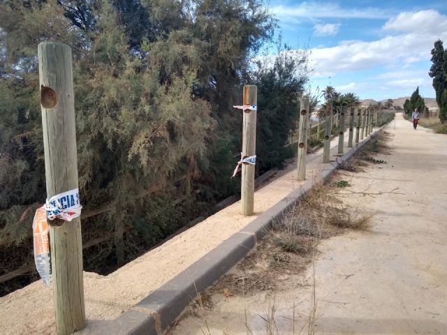 Sí Cartagena denuncia el mal estado de la barandilla del paseo que une la Azohía con Isla Plana - 1, Foto 1