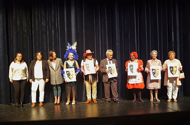 El Grupo de Teatro Senior de Las Morericas recibe el reconocimiento Mayor del Año 2023 - 1, Foto 1