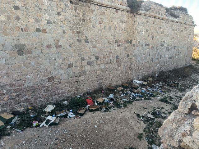 MC pone a la vista la dejadez y el abandono del Castillo de los Moros por parte del Gobierno local - 4, Foto 4