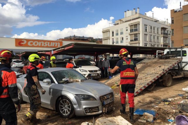 El Ayuntamiento de Cartagena suma maquinaria de limpieza y envía un relevo de emergencias a las inundaciones de Valencia - 1, Foto 1