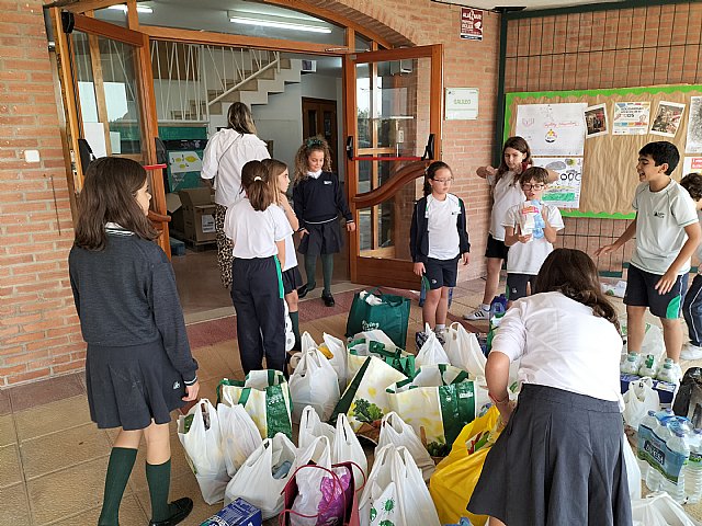 Alumnos de Murcia y la Vega Baja de Alicante se movilizan para ayudar a afectados por las inundaciones en Valencia - 1, Foto 1