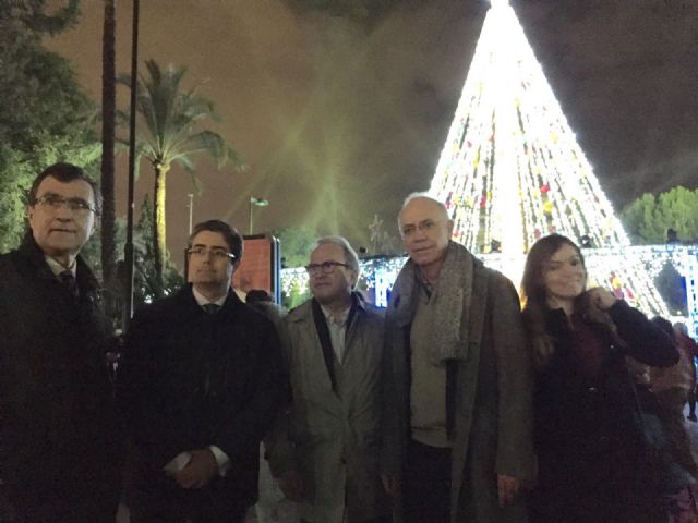 El árbol de Navidad de la Plaza Circular ofrecerá un innovador espectáculo audiovisual - 1, Foto 1