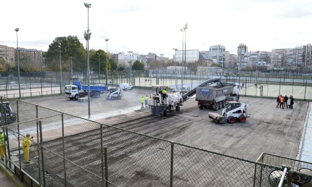 La renovación de las pistas del Polideportivo Municipal José Barnés mejorará la seguridad de 2.500 deportistas - 2, Foto 2