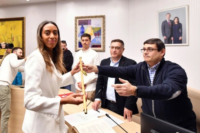 Rosa Sánchez Bishop toma posesión como nueva alcaldesa de Alhama de Murcia - 2, Foto 2