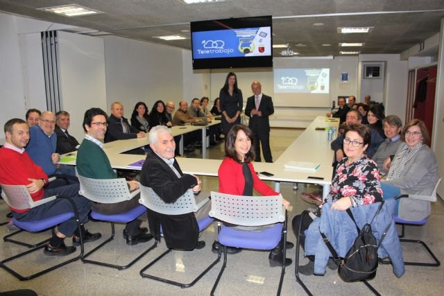 Los primeros funcionarios públicos inician la próxima semana el teletrabajo en la Administración regional - 1, Foto 1