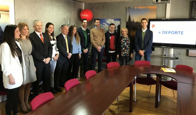 Martínez-Cachá recibe a los árbitros murcianos de fútbol con categoría nacional e internacional - 1, Foto 1