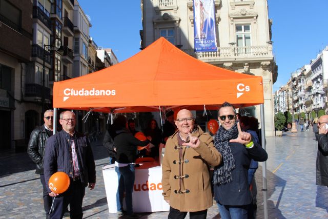 Ciudadanos explica en la Plaza del Icue su actividad en el Ayuntamiento y sus objetivos para 2018 - 1, Foto 1