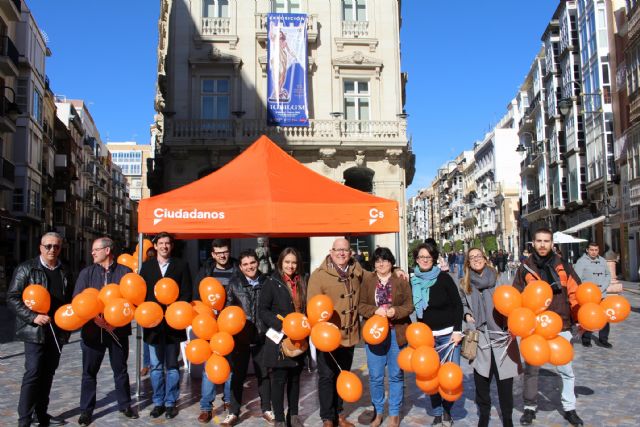 Ciudadanos explica en la Plaza del Icue su actividad en el Ayuntamiento y sus objetivos para 2018 - 2, Foto 2