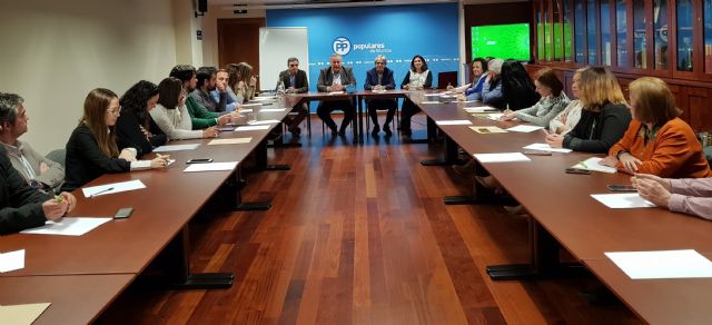 El PP forma a cargos del partido en los municipios y de la administración regional en la nueva Ley de Contratación del Sector Público - 1, Foto 1