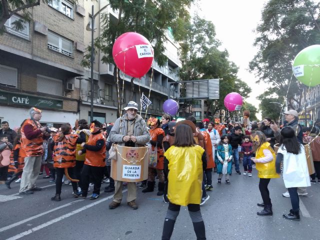 Teatro, gaiteros y máscaras en el desfile de carnaval del barrio del Carmen - 1, Foto 1