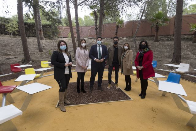 López Miras pide que el protocolo de vacunación considere como personal esencial a docentes y miembros de Fuerzas de Seguridad y Emergencias - 2, Foto 2