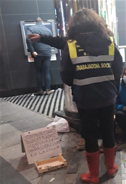 El SEMAS atiende a  más de un centenar de personas en situación de calle desde que dio comienzo la 'Operación Frio' - 2, Foto 2