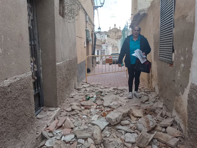 IU-Verdes-Lorca denuncia el estado de peligrosidad de un inmueble en la calle Abellán del barrio de San Pedro - 1, Foto 1