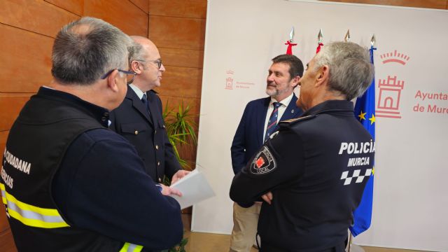 500 Policías, 42 bomberos y una veintena de voluntarios de Protección Civil constituyen el dispositivo especial de seguridad de los Carnavales Murcia - 2, Foto 2