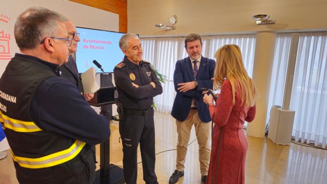 500 Policías, 42 bomberos y una veintena de voluntarios de Protección Civil constituyen el dispositivo especial de seguridad de los Carnavales Murcia - 3, Foto 3