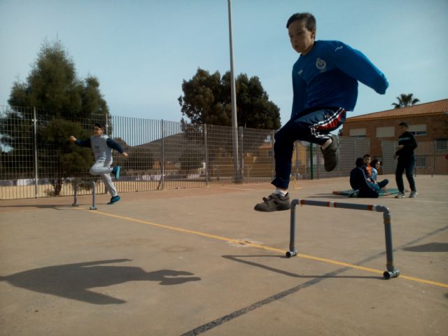 El Programa ADE acerca el atletismo a los escolares de El Llano del Beal - 2, Foto 2