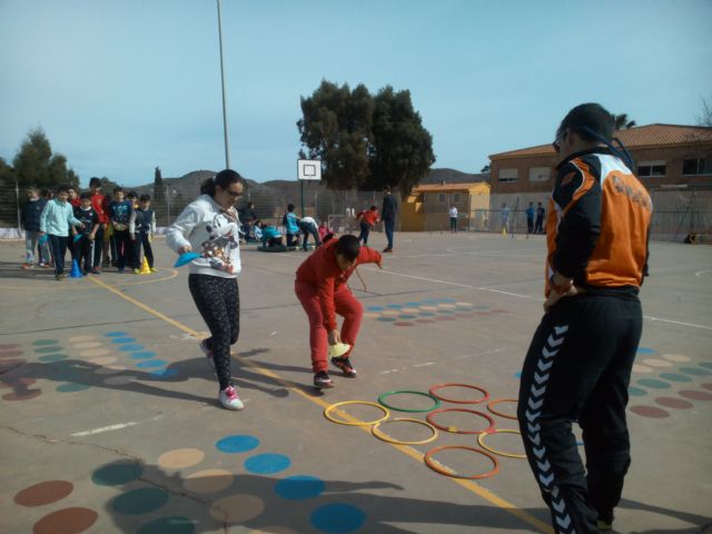 El Programa ADE acerca el atletismo a los escolares de El Llano del Beal - 4, Foto 4