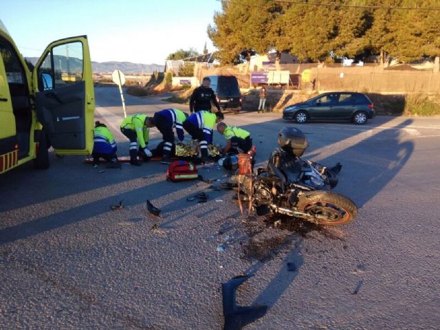 La Policia Local de Cartagena interviene en un accidente de trafico entre un motorista y una furgoneta en La Guia - 1, Foto 1