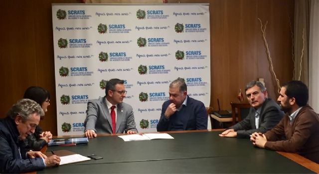 Diego Conesa firma el Manifiesto Levantino por el Agua y entrega al presidente de SCRATS los documentos del PSOE para paliar la sequía - 1, Foto 1