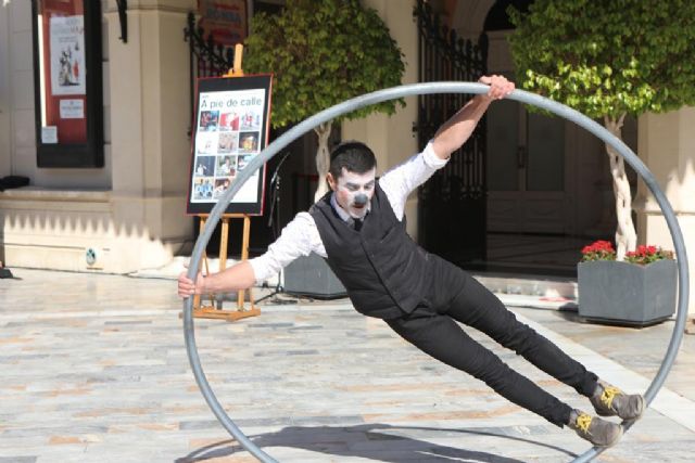 El nuevo ciclo ´A pie de calle´ saca el teatro y el circo de las salas y programa once actividades en plazas y jardines del municipio de Murcia - 4, Foto 4