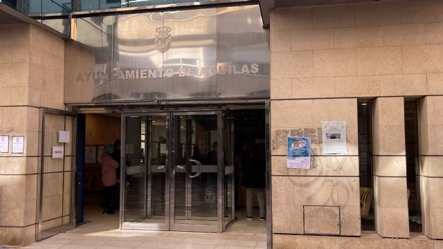 Reverte: Reiteramos de nuevo la petición de prestar servicio presencial a los ciudadanos en el Ayuntamiento de Águilas - 1, Foto 1