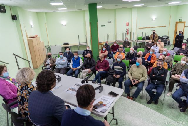 Servicios Sociales y Deportes se unen a la Asociación de Veteranos del FC Cartagena para ayudar a los mayores a ejercitar su memoria - 1, Foto 1