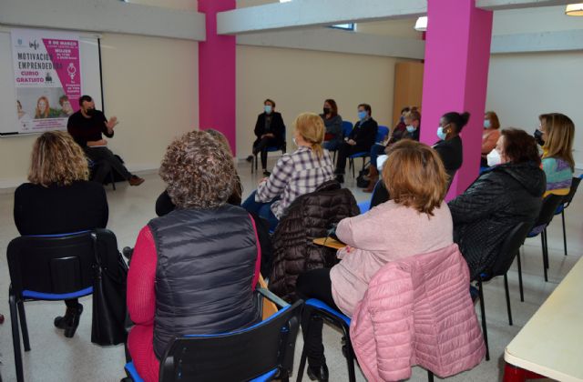 Las emprendedoras torreñas reciben una charla de motivación del experto Javi Soto - 3, Foto 3