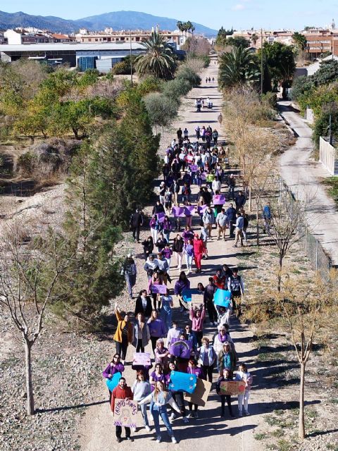 Beniaján conmemora el 8M plantando árboles dedicados a mujeres referentes de su comunidad - 1, Foto 1