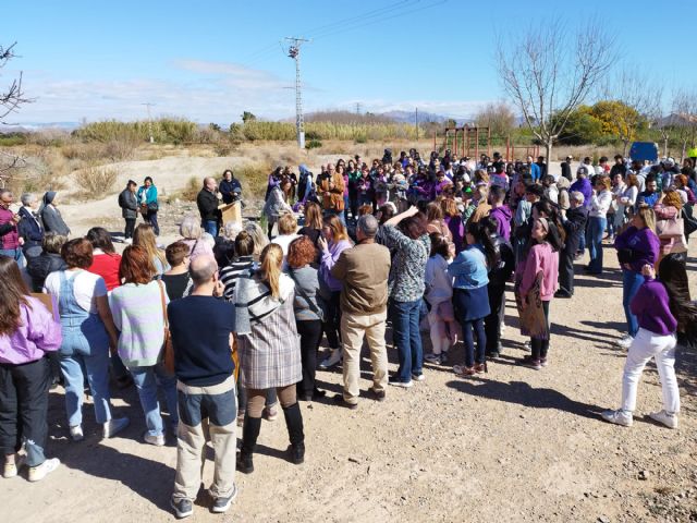 Beniaján conmemora el 8M plantando árboles dedicados a mujeres referentes de su comunidad - 2, Foto 2