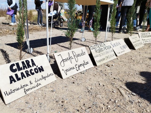 Beniaján conmemora el 8M plantando árboles dedicados a mujeres referentes de su comunidad - 3, Foto 3