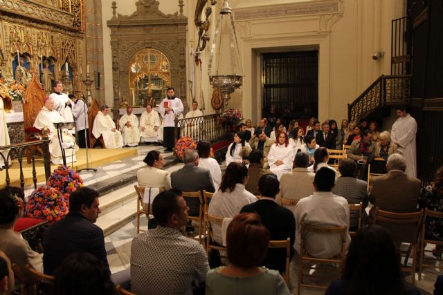 Veintinueve adultos reciben los Sacramentos de Iniciación Cristiana en la Catedral - 2, Foto 2