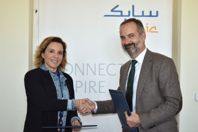 Educación firma un convenio con Sabic para becar a alumnos de Formación Profesional de Lobosillo y La Aljorra - 2, Foto 2