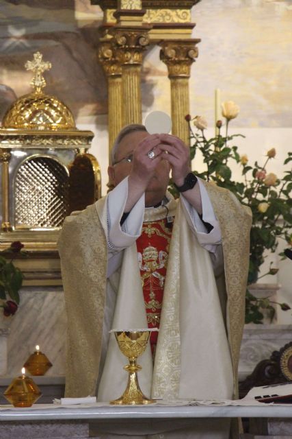 La Eucaristía es sacramento del misterio de la Iglesia, como comunidad reunida en el amor - 2, Foto 2