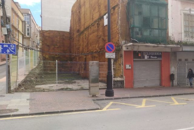 Sanidad promueve la limpieza de medio centenar de solares en el Casco Antiguo - 1, Foto 1