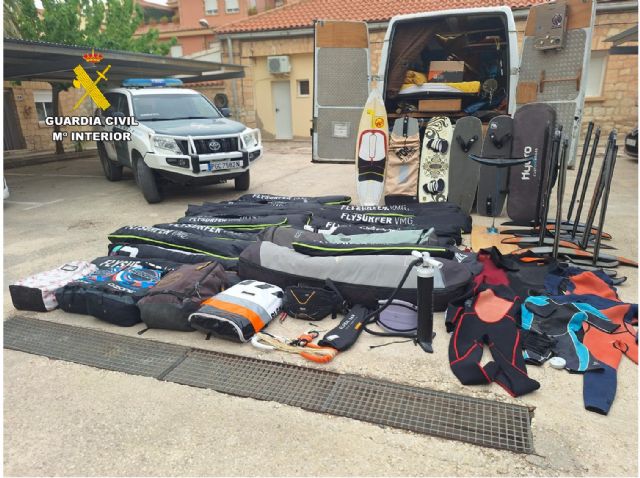 Detenido por el robo de 450.000 euros en material deportivo durante el Campeonato europeo de Fomula Kite - 1, Foto 1