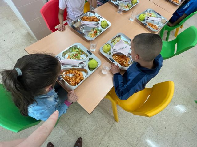 El Consistorio habilita 30 becas de comedor para familias vulnerables en el nuevo comedor del colegio Barriomar 74 - 1, Foto 1