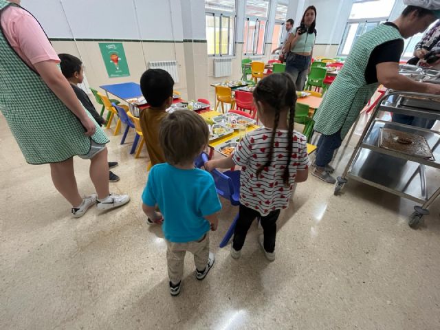 El Consistorio habilita 30 becas de comedor para familias vulnerables en el nuevo comedor del colegio Barriomar 74 - 3, Foto 3