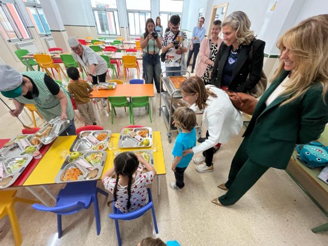 El Consistorio habilita 30 becas de comedor para familias vulnerables en el nuevo comedor del colegio Barriomar 74 - 4, Foto 4