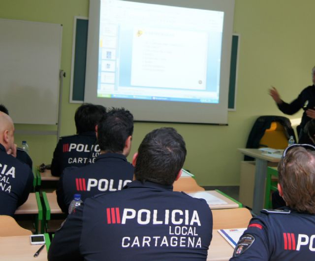 La ESPAC da un curso a la Policía Local para enseñar técnicas de control de personas en manifestaciones y grandes concentraciones - 1, Foto 1