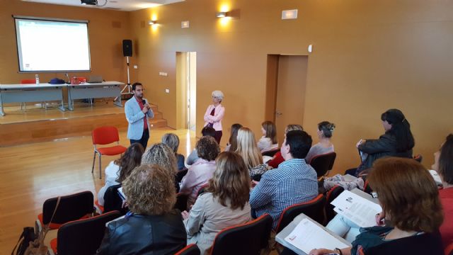 Pleno de asistencia a la jornada formativa que analizó los mensajes audiovisuales para la educación emocional en la igualdad - 1, Foto 1