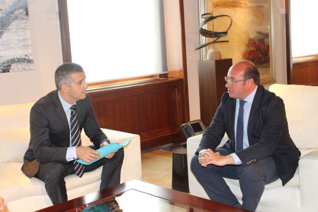 El jefe del Ejecutivo regional se reúne con el presidente de la Asociación de Autoescuelas, Enrique Lorca - 3, Foto 3