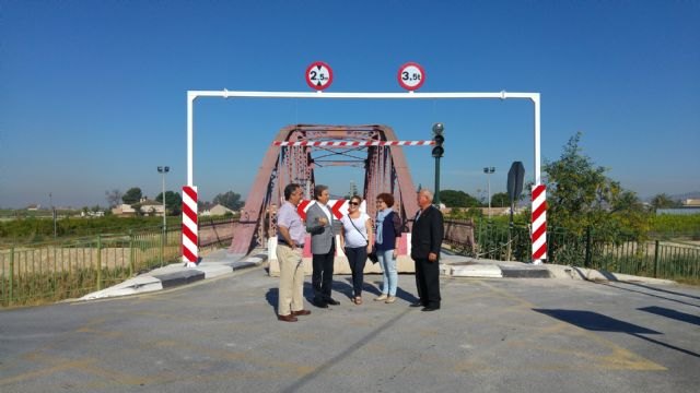 Fomento ultima los trabajos para reabrir al tráfico el puente metálico de Alquerías - 1, Foto 1