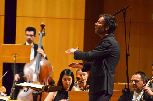 El pianista Juan Pérez Floristán interpreta a Rachmaninov junto a la Sinfónica de la Región - 1, Foto 1