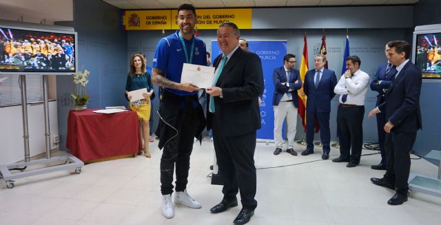 Bernabé asegura que el UCAM Murcia Club de Baloncesto está escribiendo con letras de bronce la historia del deporte regional - 1, Foto 1