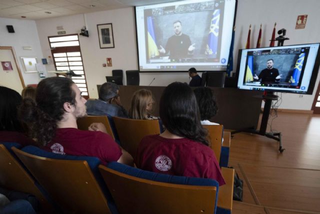 Zelenski charla con estudiantes de la UMU y de las otras diez universidades de la alianza Euniwell y les anima a ser valientes y no renunciar nunca a la libertad - 1, Foto 1