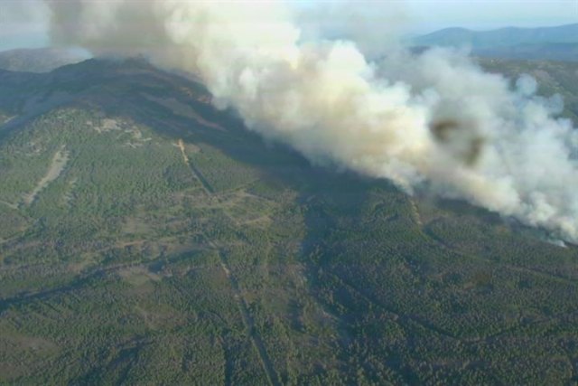 Transición Ecológica y el Reto Demográfico apoya las tareas de extinción del incendio forestal en la Sierra de Francia (Salamanca) - 1, Foto 1