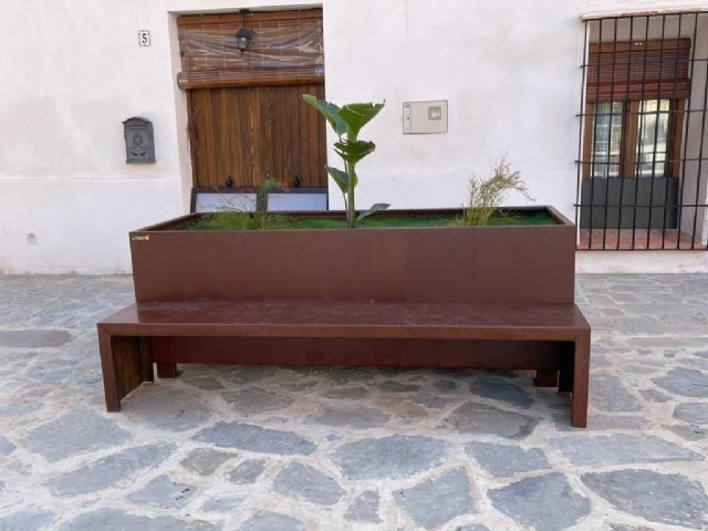 El municipio de Faura instala mobiliario urbano multifuncional de acero corten, en su plaza mayor - 1, Foto 1