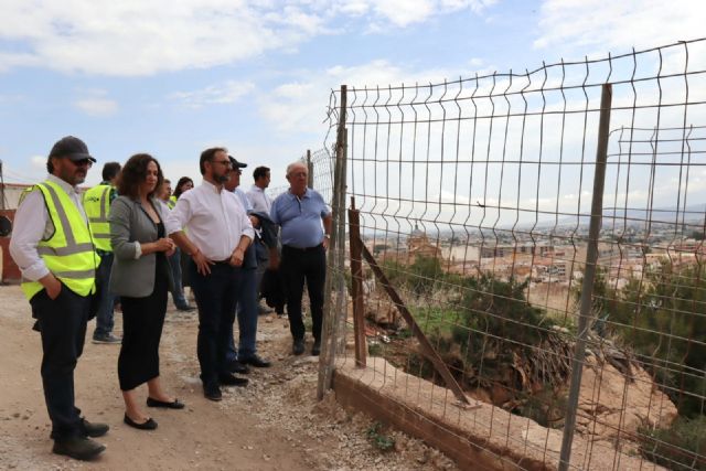 El alcalde en funciones visita el final de las obras del vial de los Barrios Altos que se unirá a la gran mejora de las comunicaciones impulsada por el Ayuntamiento de Lorca - 1, Foto 1