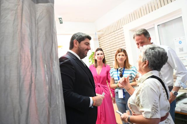 López Miras: Hay que ir a votar porque la Región y España se juegan mucho en temas tan importantes como agricultura, seguridad y defensa - 2, Foto 2