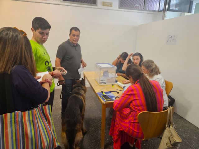 La participación en Lorca en las elecciones al Parlamento Europeo de este domingo alcanza casi un 28 por ciento - 1, Foto 1